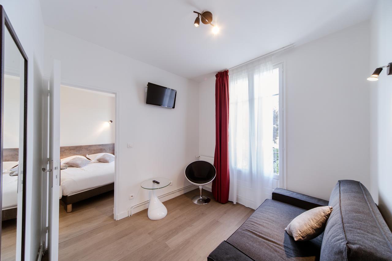 Logis Hotel - Le Petit Bellon Senlis  Exterior foto